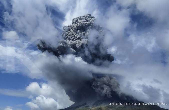 Gunung Sinabung kembali erupsi, apa penyebab gunung berapi meletus?