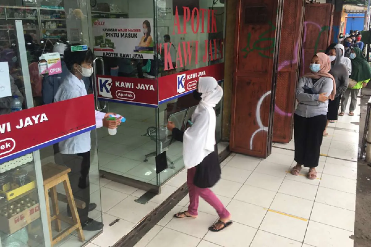 Kemenkes mengupayakan produk-produk farmasi bisa diproduksi di dalam negeri