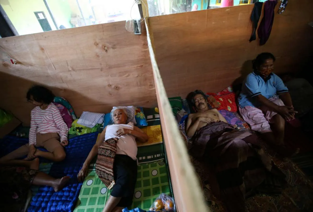Tempat pengungsian harus layak dan bersih agar terhindar dari penularan Covid-19