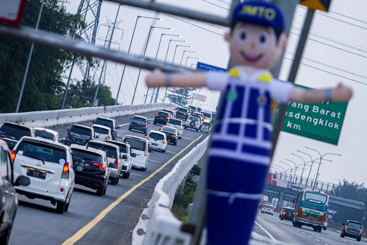 Tol Jakarta-Cikampek macet panjang, Jasa Marga berlakukan contraflow 