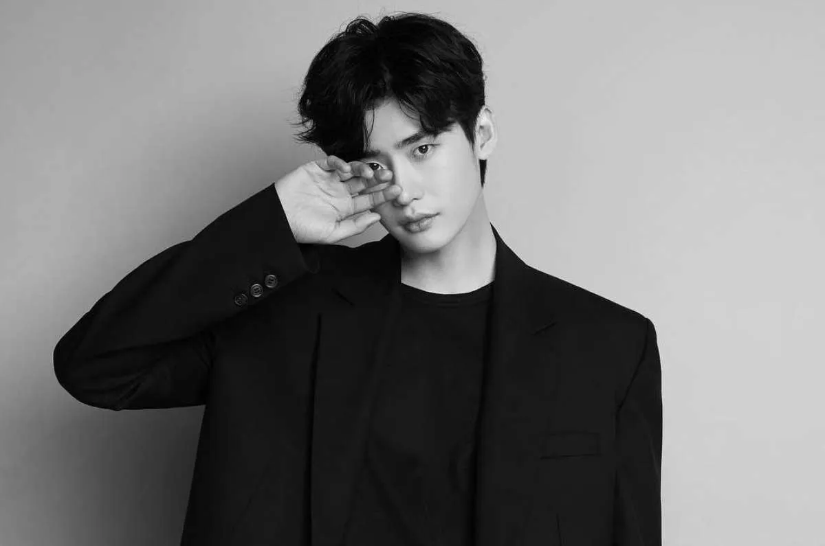 Selesai wajib militer, Lee Jong Suk akan bintangi film Korea terbaru Decibel?