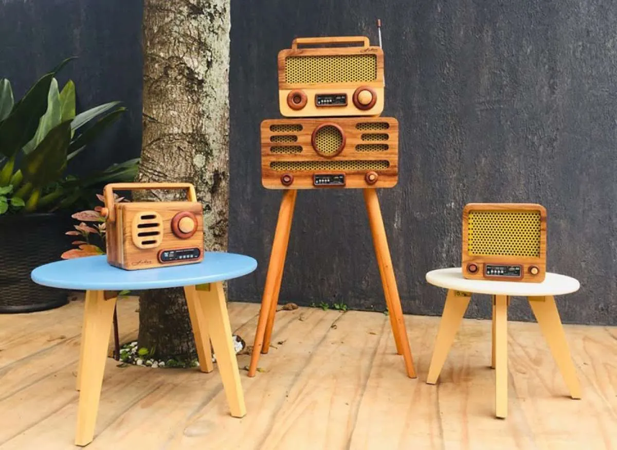 Laba nyaring dari produksi radio kayu