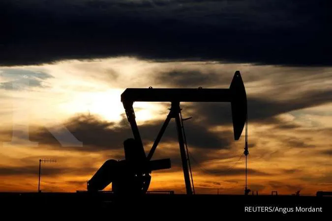 Oil prices slip as economic worries offset tightening supplies