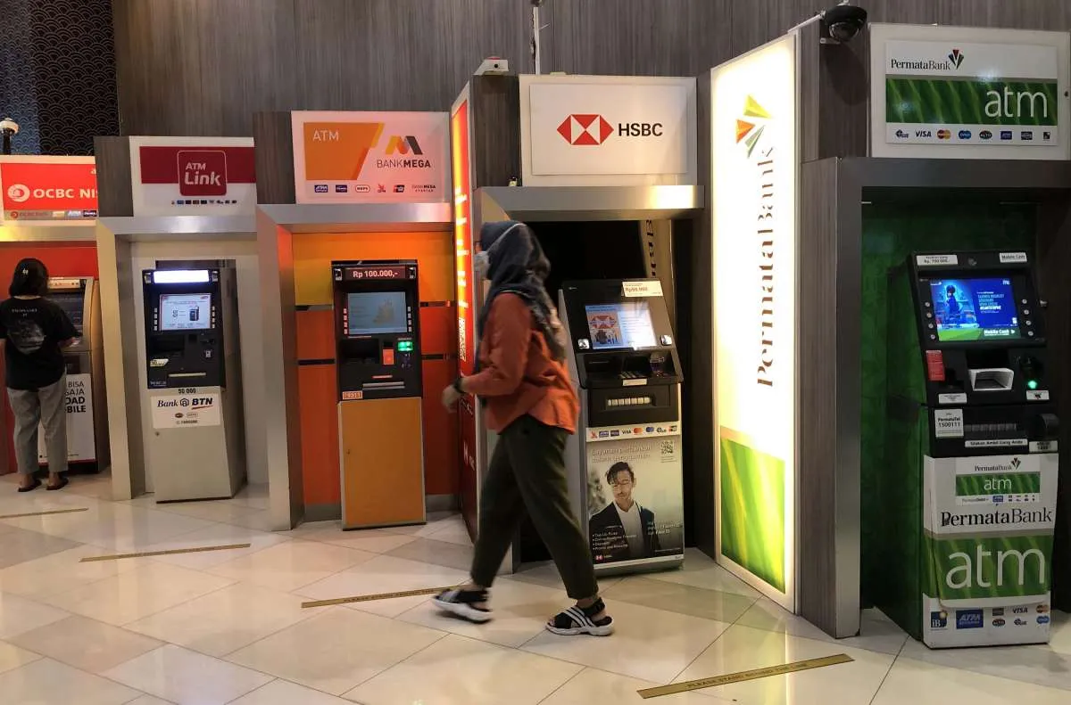 Sentimen bank digital dan NIM buat asing borong saham perbankan Indonesia