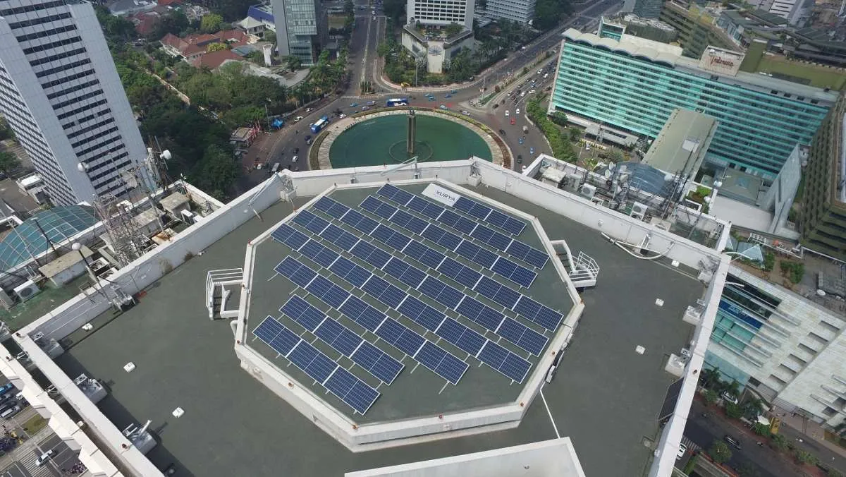 Dukung Transisi Energi,Ini Perbedaan Penggunaan Bahan Bakar Minyak dengan Panel Surya