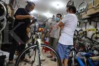 Pandemi Covid-19 Berakhir, Penjualan Sepeda di Pasar Rumput Menurun