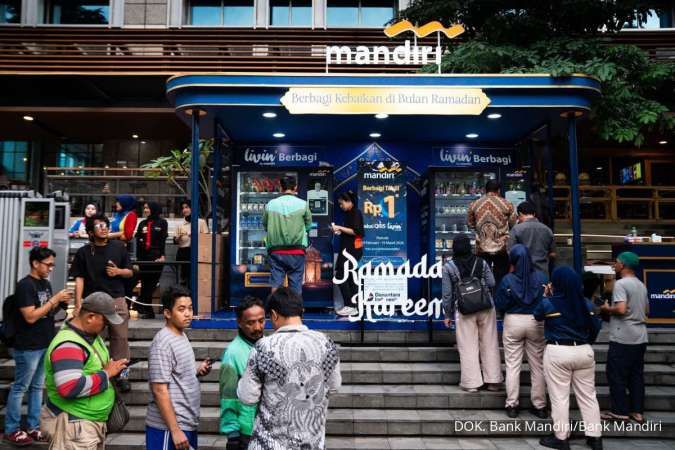 Ramadan Berkah : Bank Mandiri Berbagi Takjil di Menara Mandiri Sudirman