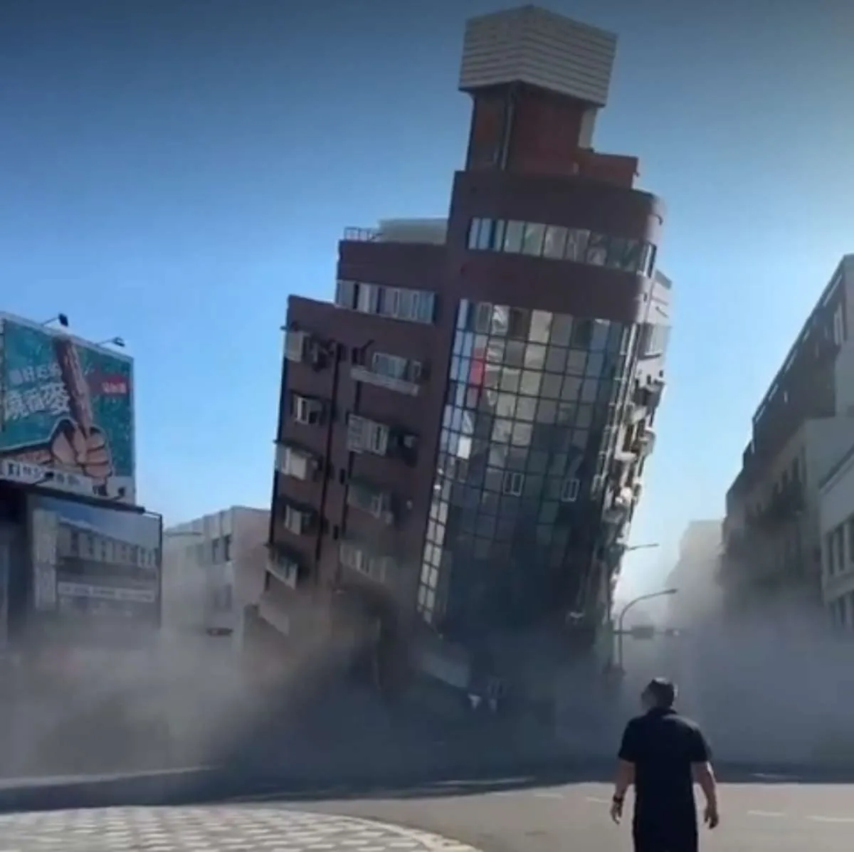 Strong Quake Rocks Taiwan, Tsunami Warnings Issued