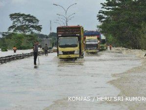 Jalan tol banjir, pengusaha merugi miliaran rupiah
