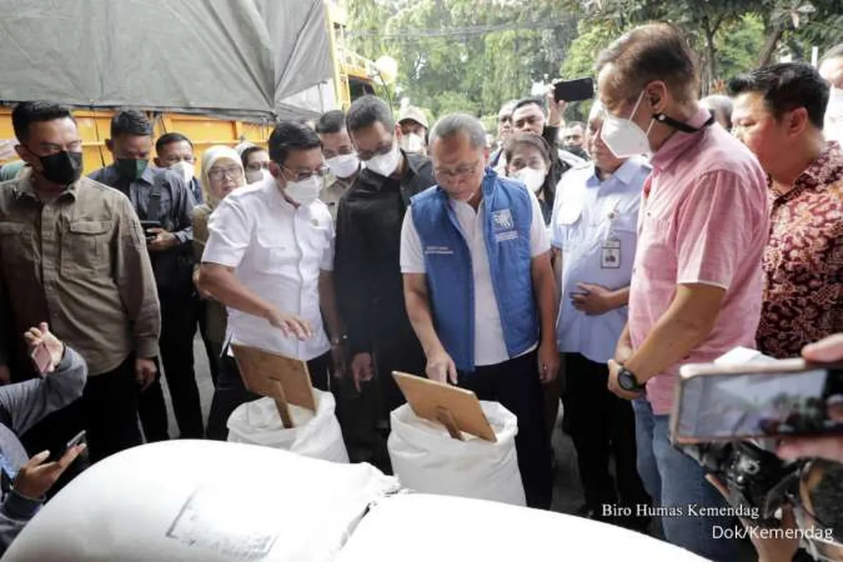 Tinjau Pasar Sentral Timika, Mendag Pastikan Beras SPHP Bulog Telah Terdistribusi