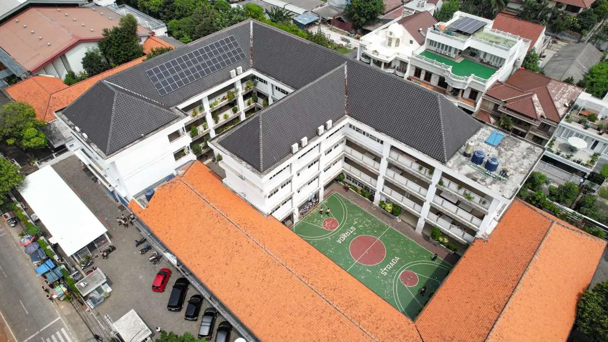 SUN Terra Pasang PLTS Atap di Sekolah Strada Santa Anna