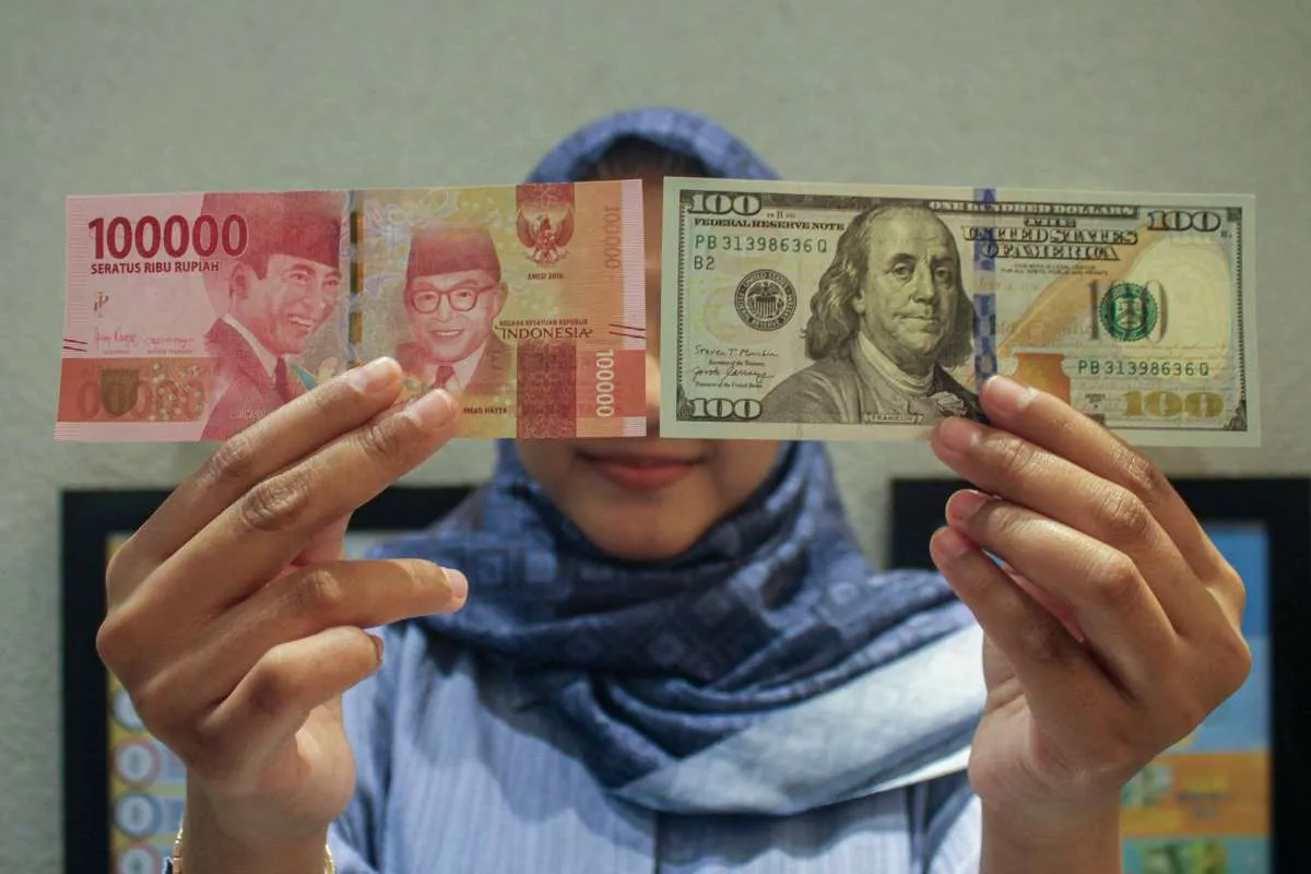 Nasabah Merapat, Ini Kurs Dollar-Rupiah BCA, BRI, BNI, dan Mandiri pada Jumat (4/7)