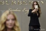 Penjualan Burberry Turun Lebih Baik dari Proyeksi 
