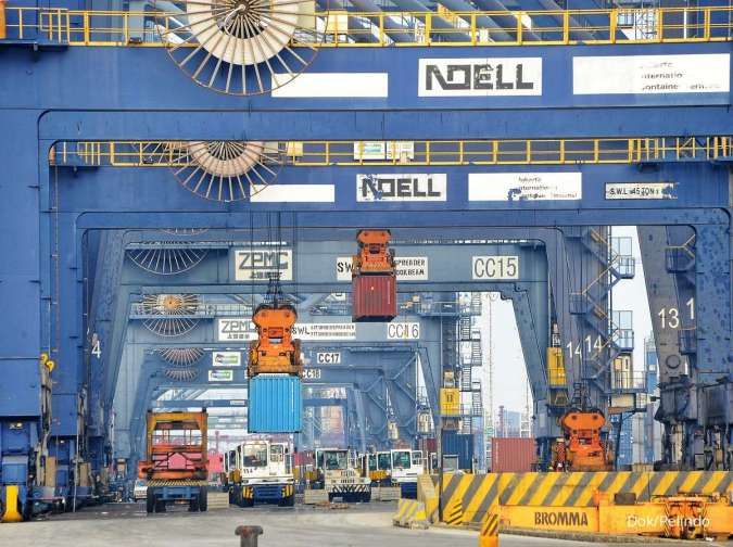 Indonesia March Trade Surplus Seen Narrowing to $3.99 bln