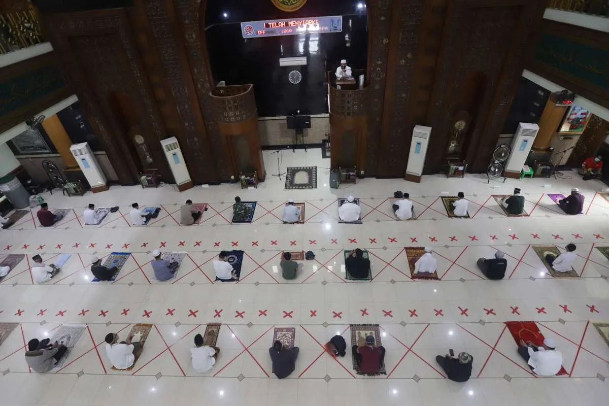 Hari pertama PSBB transisi, gubernur Anies akan shalat Jumat di masjid balai kota