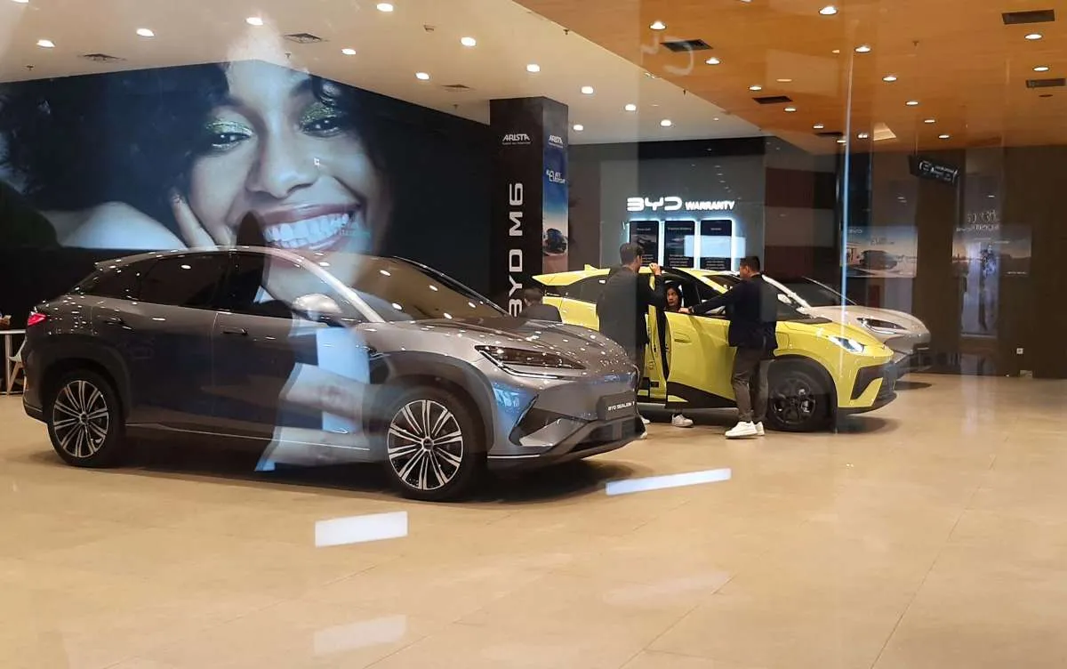 Penjualan Mobil Listrik Meledak 141% di 2025: Ini Daftar Harga Resmi 2026