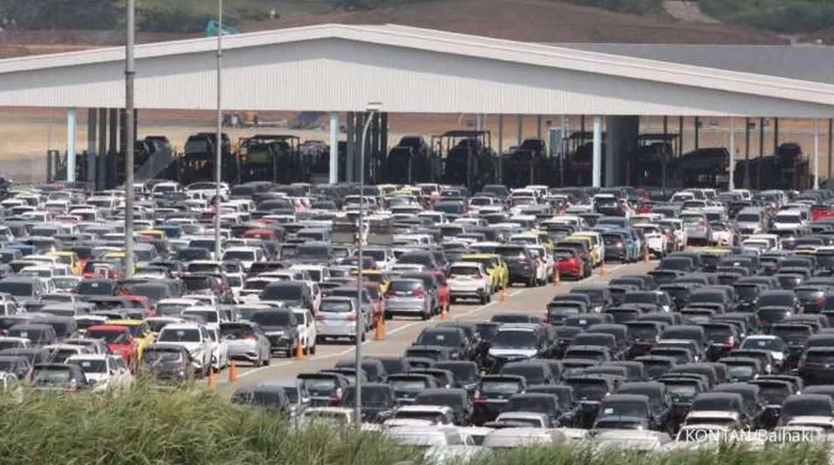 Indeks manufaktur Indonesia bulan Agustus ada di level 43,7, naik tipis dari Juli