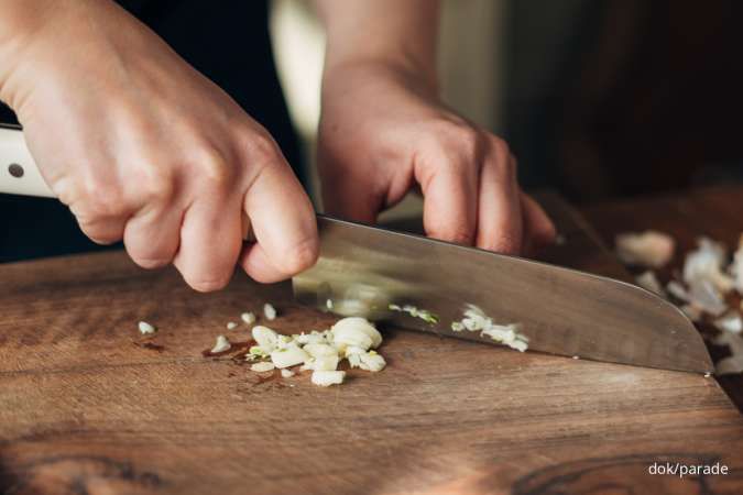 6 Cara Efektif Hilangkan Bau Bawang di Tangan Bekas Memasak, Moms Wajib Tahu