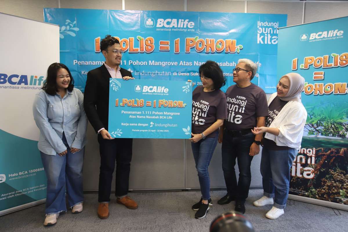 BCA Life Tanam 1.111 Pohon dari Kampanye Lingkungan Konversi Polis Asuransi