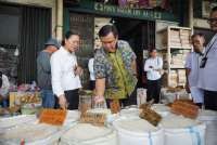 Penjualan Beras di Cipinang Melorot