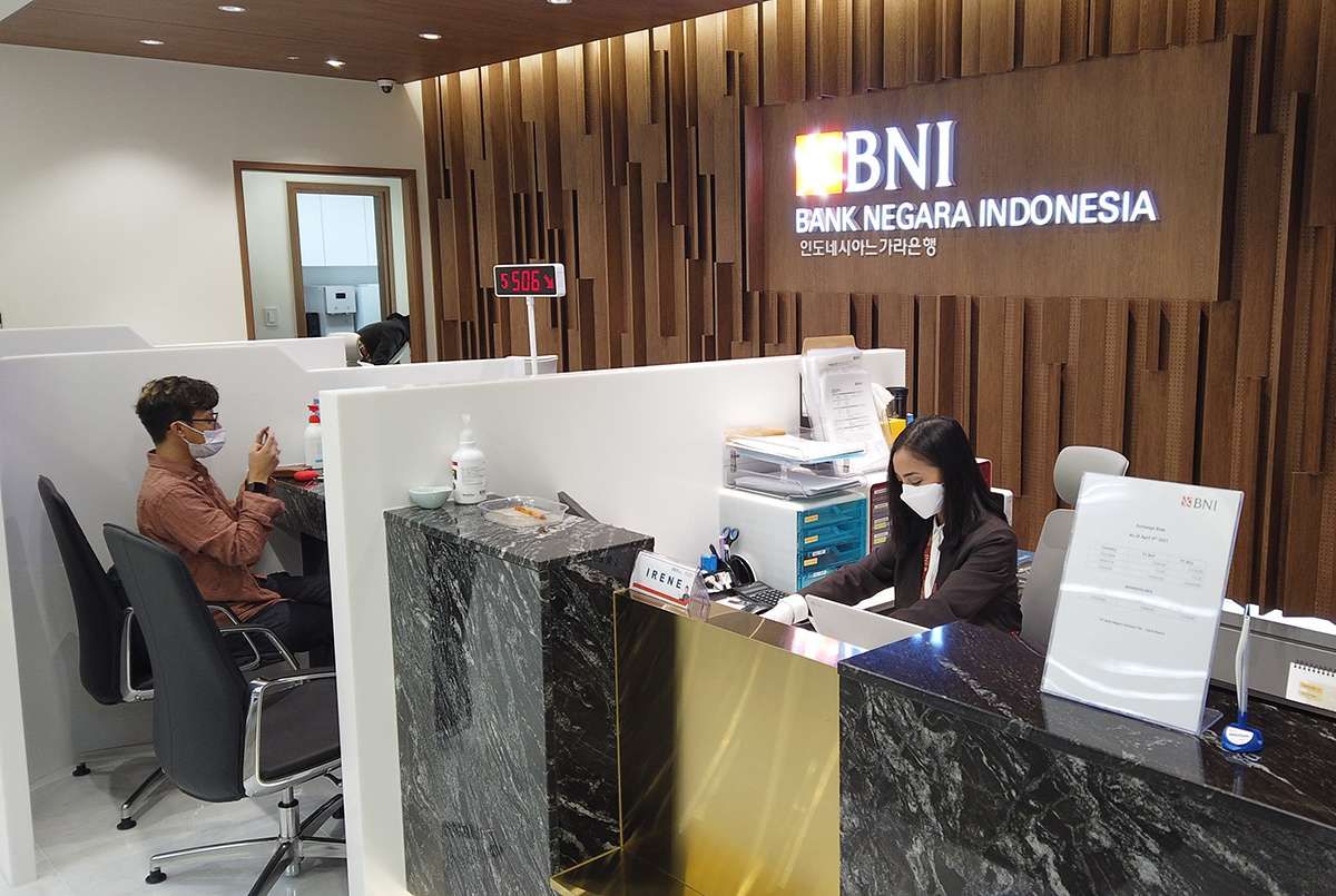 Laba Bersih PT Bank Negara Indonesia Tbk (BBNI) Kuartal I Terpangkas 43,9%