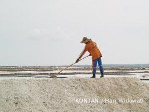 Gagal panen, produksi garam anjlok