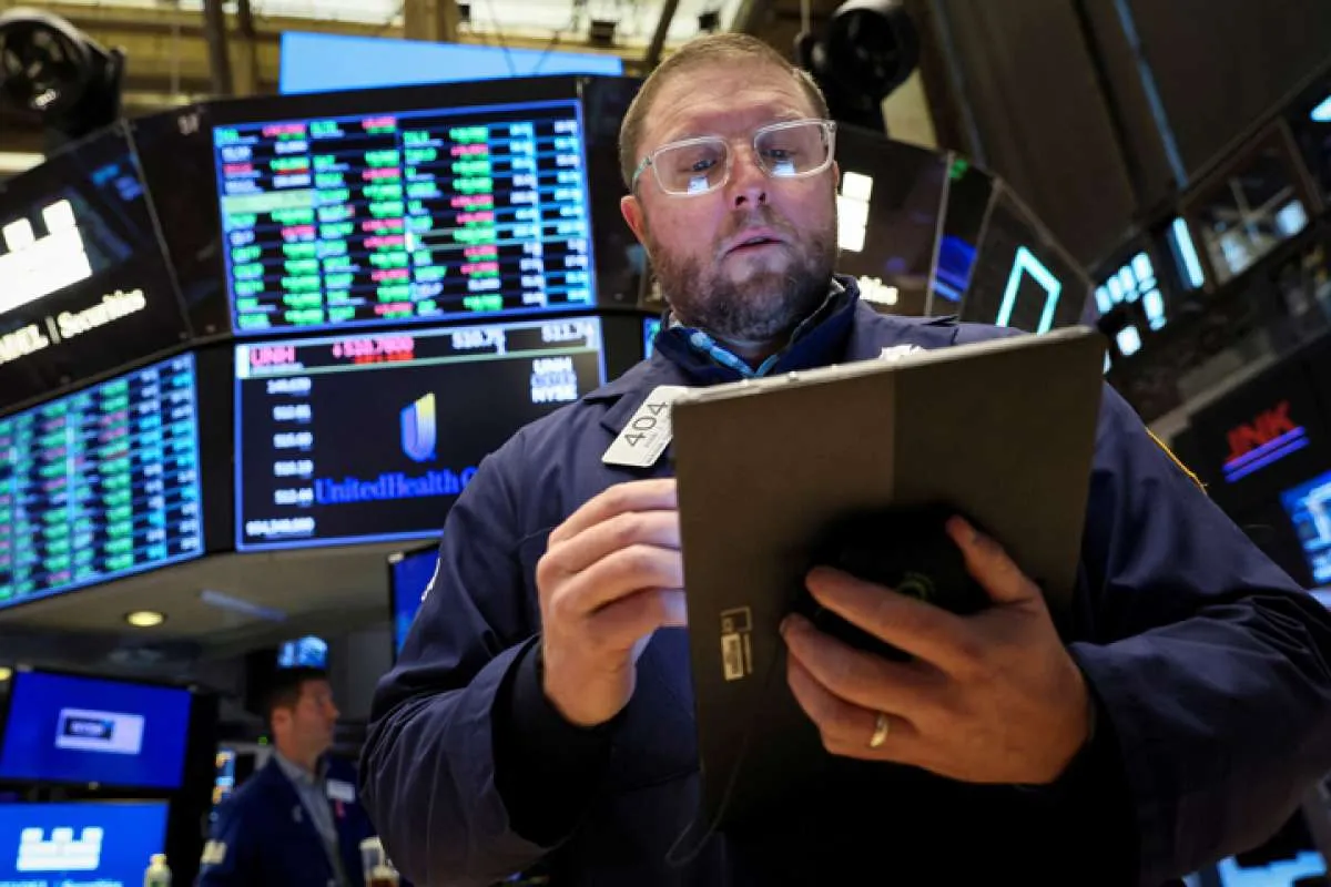 Wall Street: Nasdaq Turun, Investor Cermati Penjualan Black Friday dan Covid di China