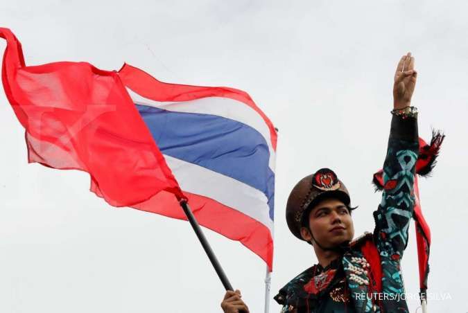 Plakat yang menargetkan Raja Thailand disita, plakat online beredar luas 