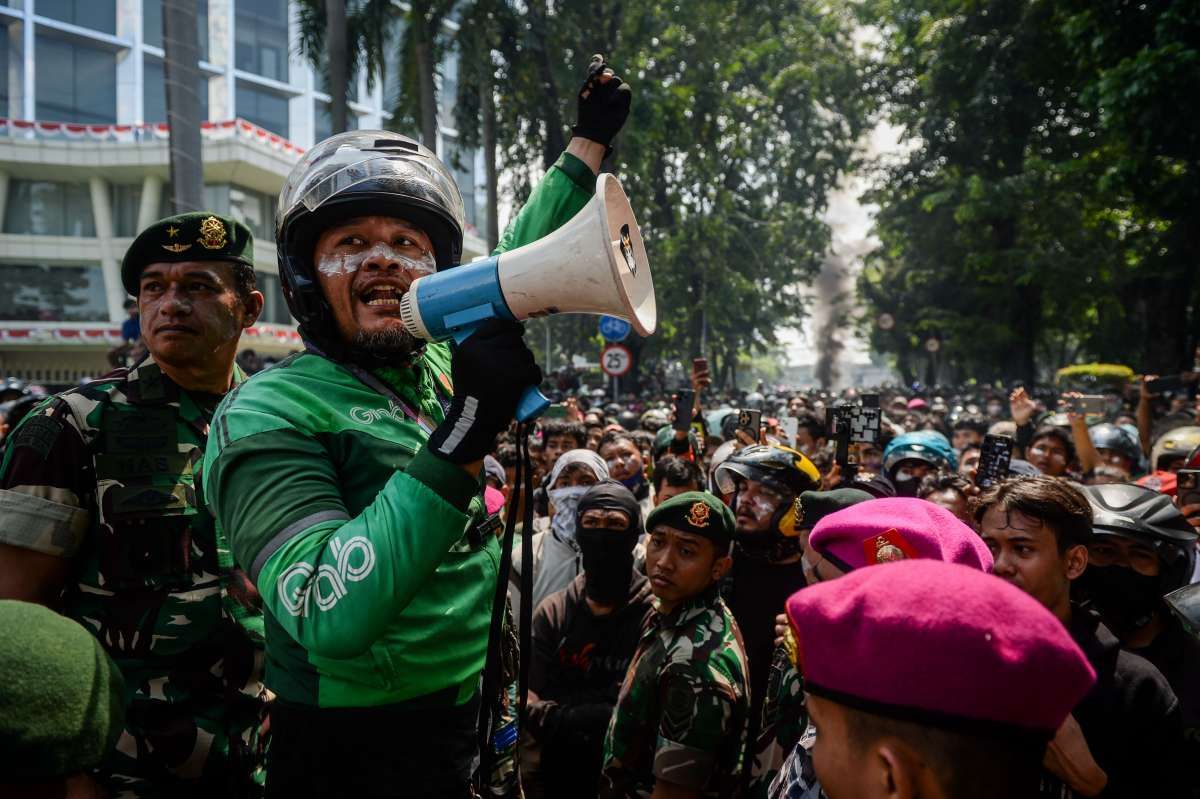 Di Awal Pekan Pasar Panik, Net Sell Rp 2,15 Triliun, Simak Rekomendasi Saham Hari Ini