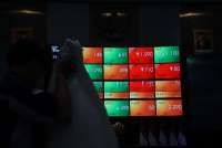 Cek Rekomendasi Saham BBCA, MIDI, PNBN, PTBA untuk Perdagangan Selasa (23/7)