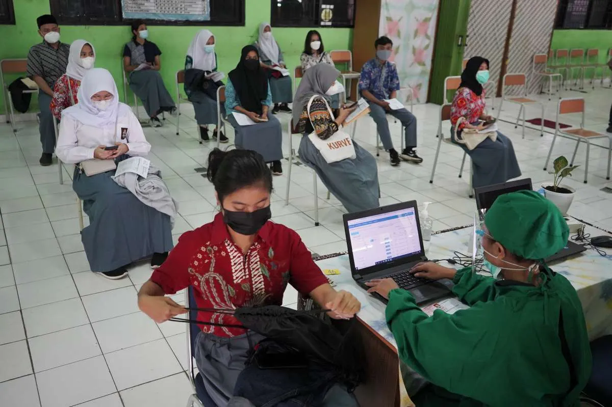 Anak-anak usia 12-17 mulai disuntik vaksin Covid-19, ini syarat dan cara daftar 