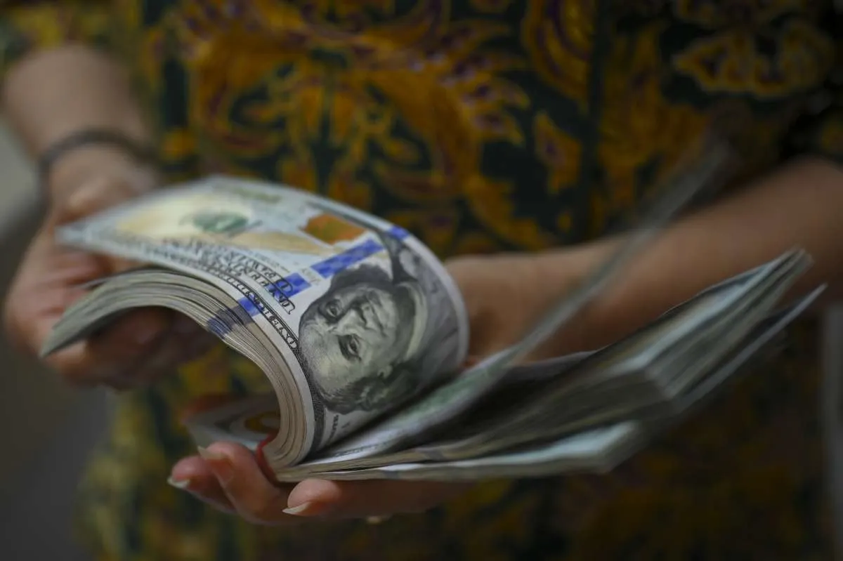 Pemerintah Bakal Revisi Aturan DHE! Eksportir Wajib Simpan Dolar Lebih Lama