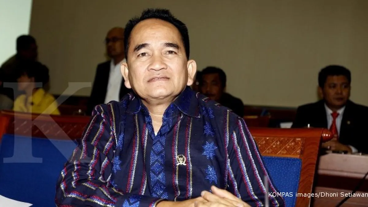 Terlambat ikut rapat komisi, Ruhut terlihat kikuk