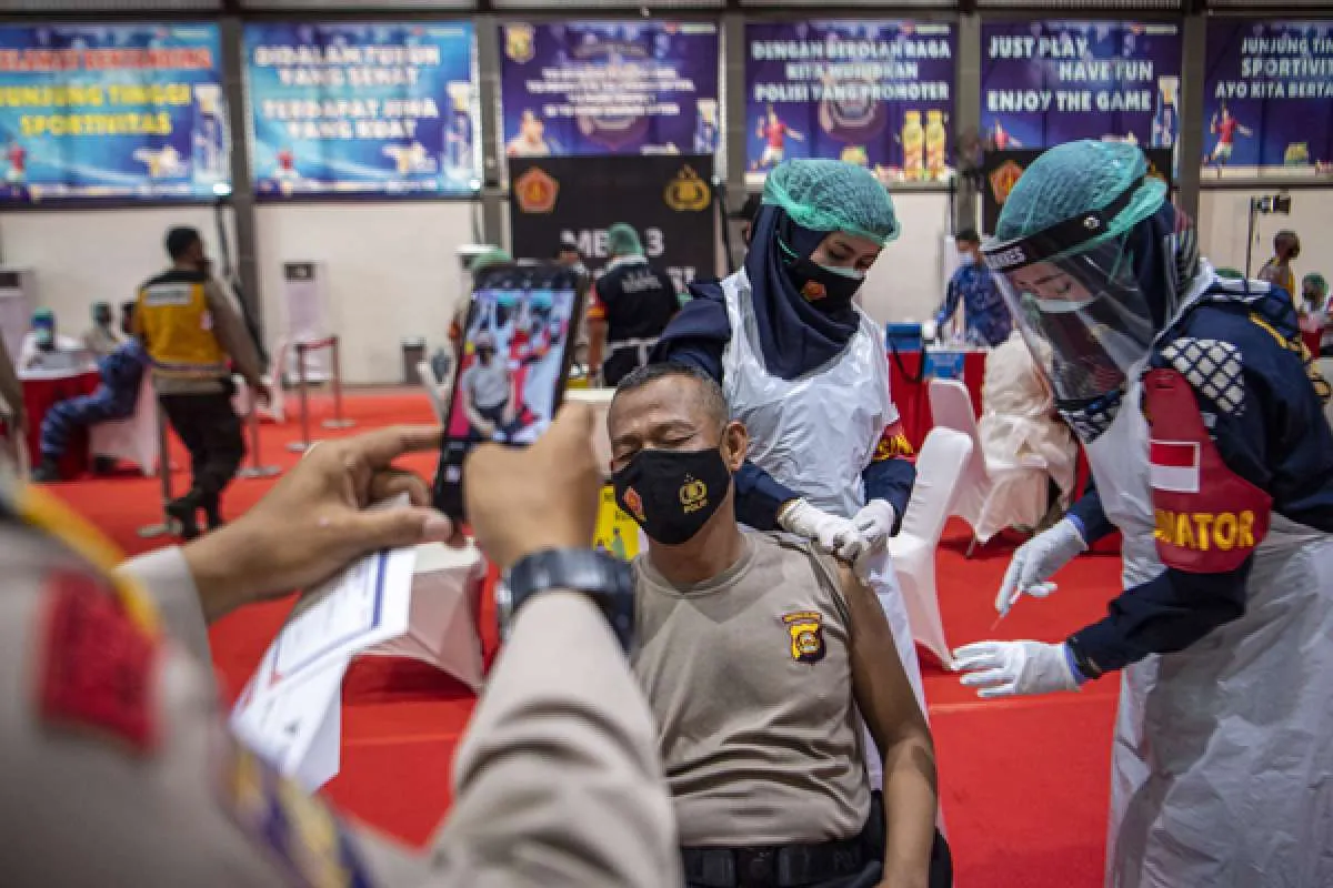 Daftar makanan ini bisa meminimalkan efek samping vaksin Covid-19