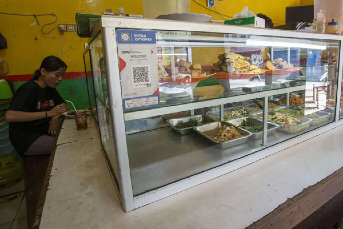 Hore! Pengusaha Warteg dan PKL akan dapat bantuan langsung tunai Rp 1,2 juta