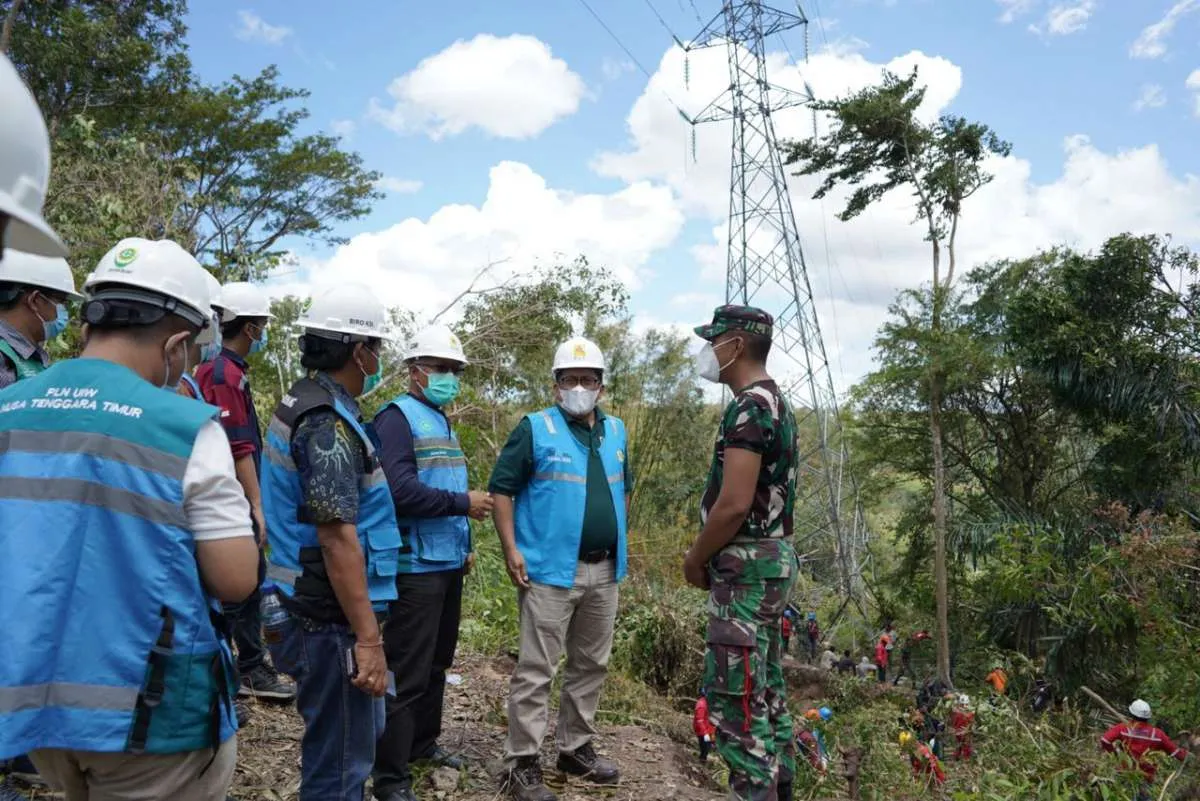 PLN bangun 3 tower listrik permanen, gantikan tower darurat usai Badai Seroja NTT
