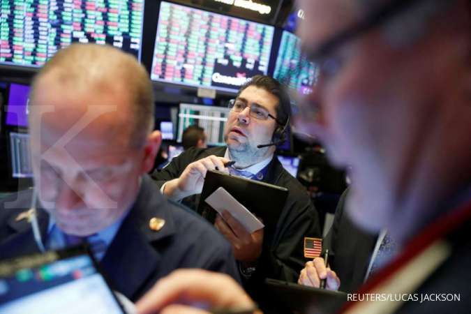 Dow Jones dan S&P 500 jatuh terseret peringatan Apple Inc