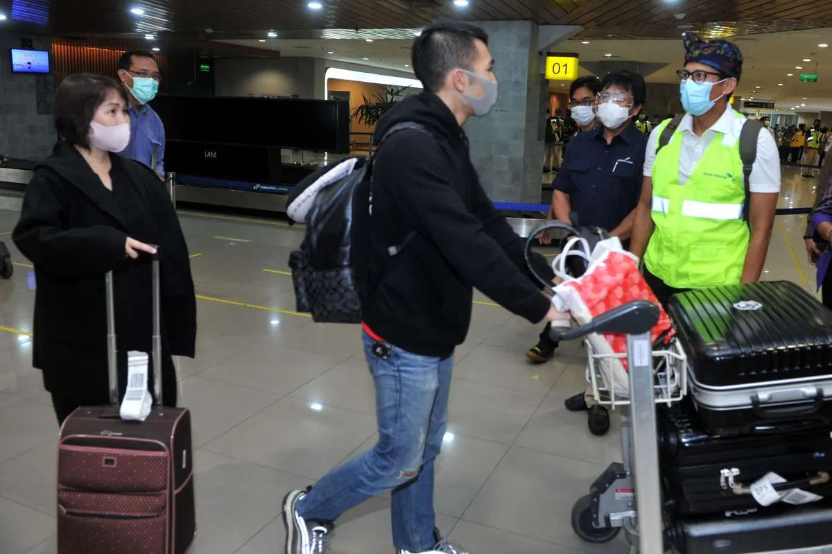 Terbang ke Bali, Menteri Sandiaga Uno tinjau penerapan protokol kesehatan