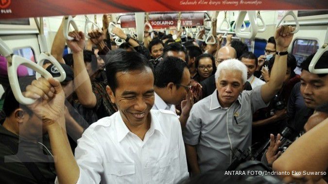 Jokowi dan Hatta naik bus TransJakarta ke Priok