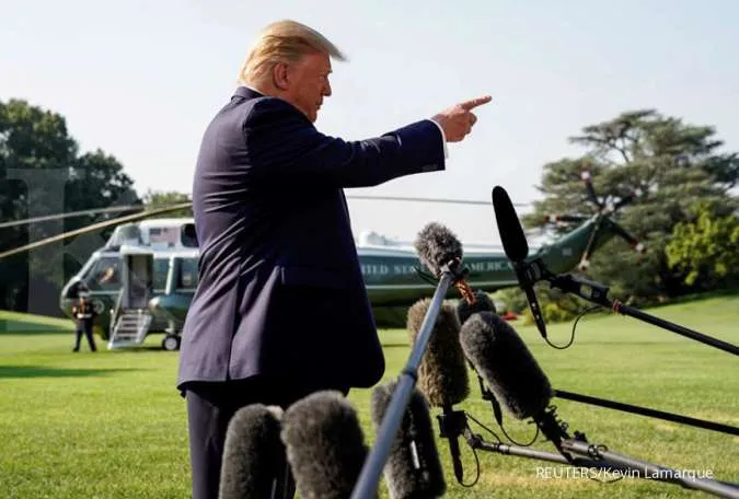 Trump, advisers looking at ways to boost U.S. economy as markets fear recession