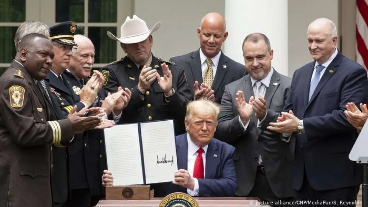 Trump Teken Perintah Eksekutif Reformasi Kepolisian