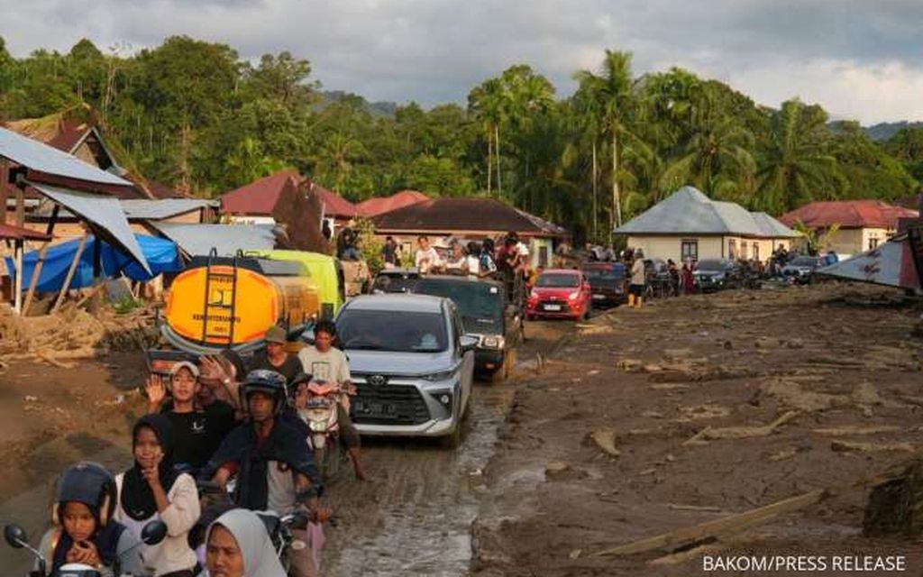  Pembersihan Lumpur Terus Dipercepat, Mobilitas dan Distribusi Barang Mulai Lancar 