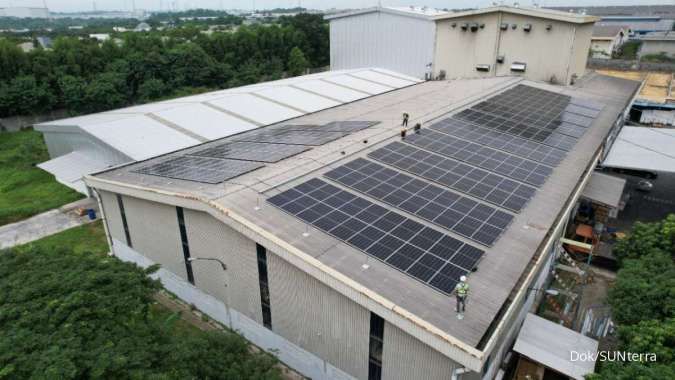 Tingkatkan Bauran Energi Terbarukan, SUNterra Pasang PLTS Atap di Perusahaan Plastik