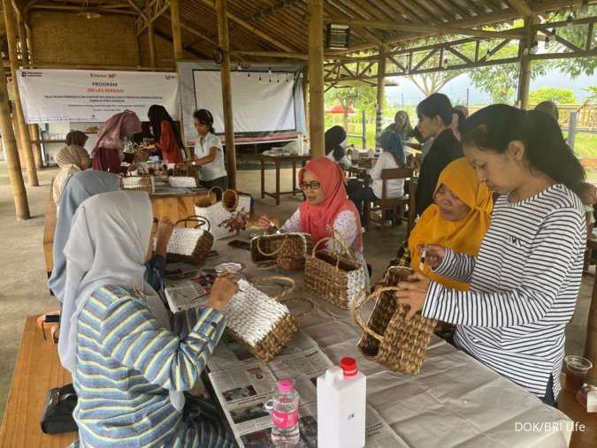 Inovasi Produk Menjadi Kunci Keberlanjutan Kelompok UMKM Eceng Gondok di Semarang
