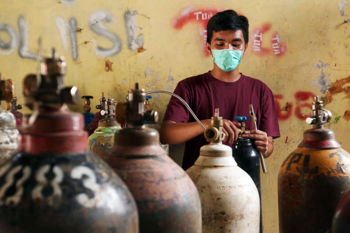 Terapkan Karantina Wilayah & Genjot Bansos