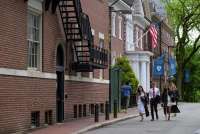 Trump Menangguhkan Masuknya Mahasiswa Internasional yang akan Studi di Harvard