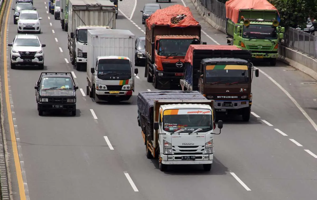 Jangan abaikan, ini aturan lengkap soal truk tidak boleh bawa rombongan