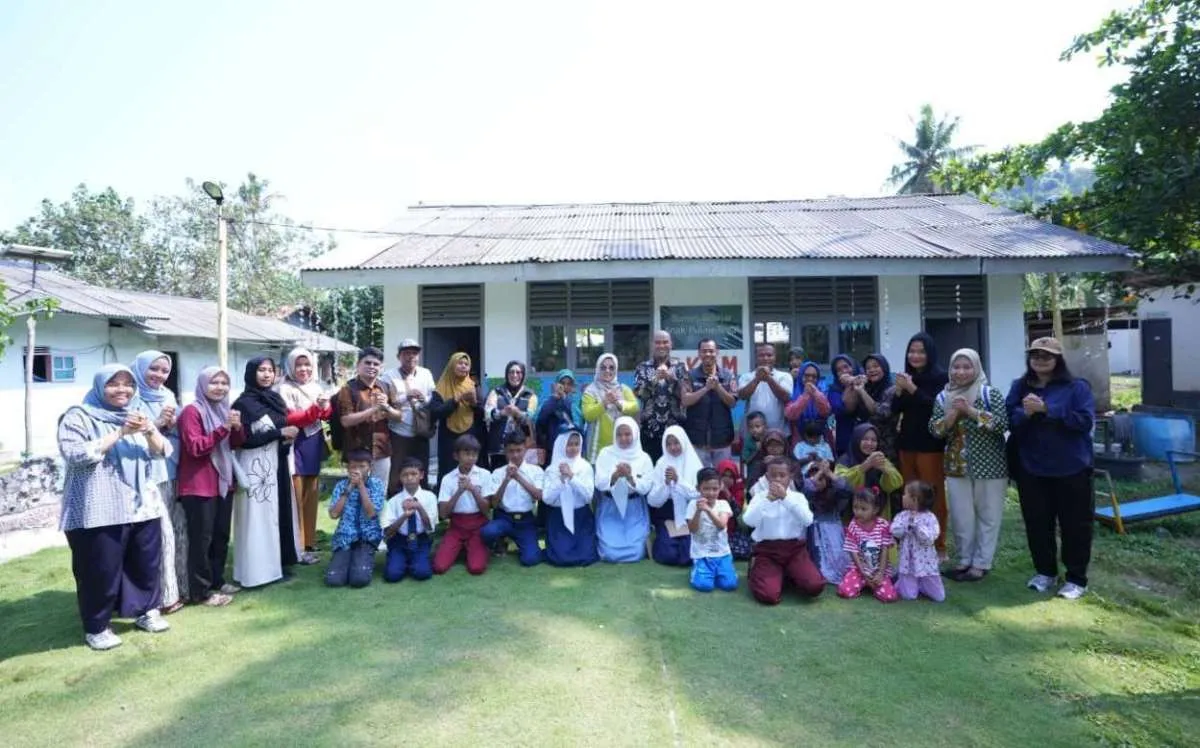 Menembus Lautan, PTBA dan PKBM Pesona Hadirkan Akses Pendidikan di Pulau Tegal