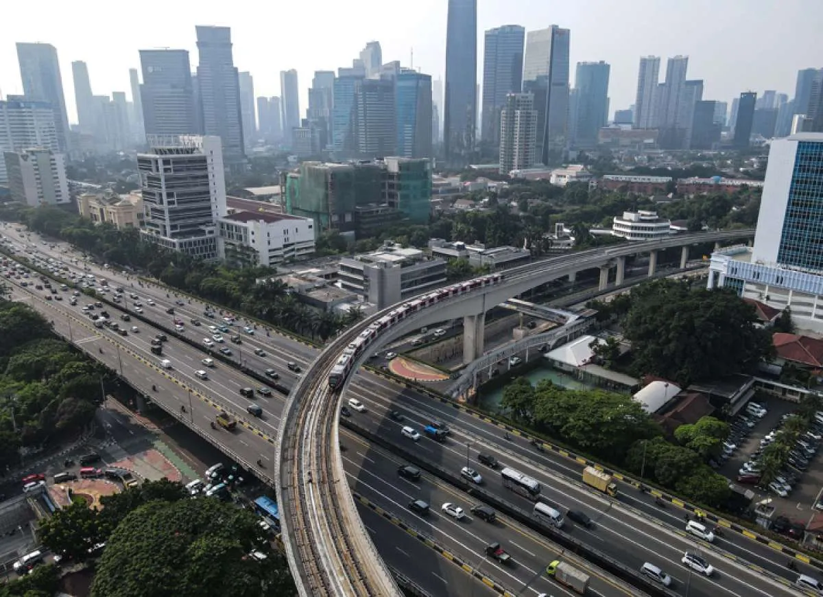 Jokowi Targetkan LRT Jabodebek Beroperasi Akhir Bulan Ini