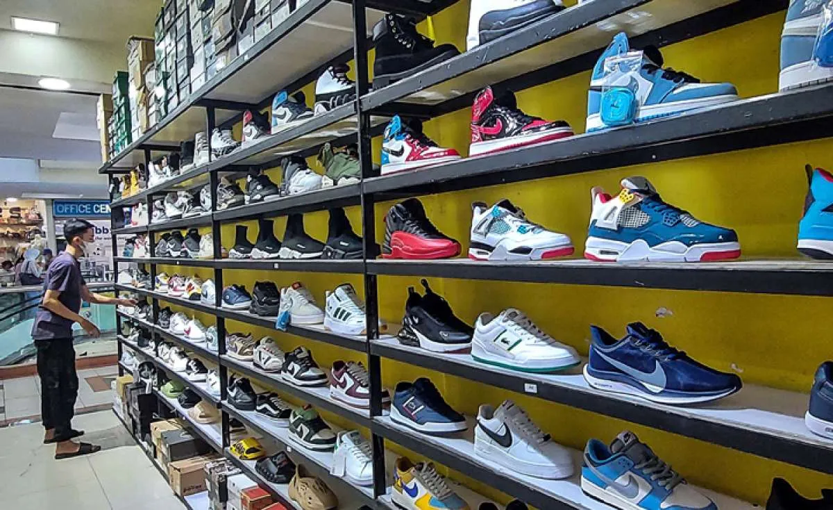 Beleid Pembatasan Impor Menyulitkan Pengusaha Sepatu Lokal